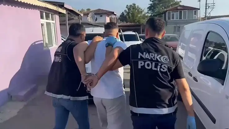 Bonzai içerisinde uyuşturucu madde bulunan içecekleri satan şüpheli, polis operasyonuyla gözaltına alındı!