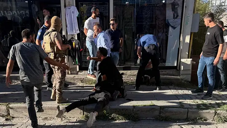 Bulanık'ta aileler arasındaki husumet kanlı bitti: 3 ölü, 7 gözaltı!