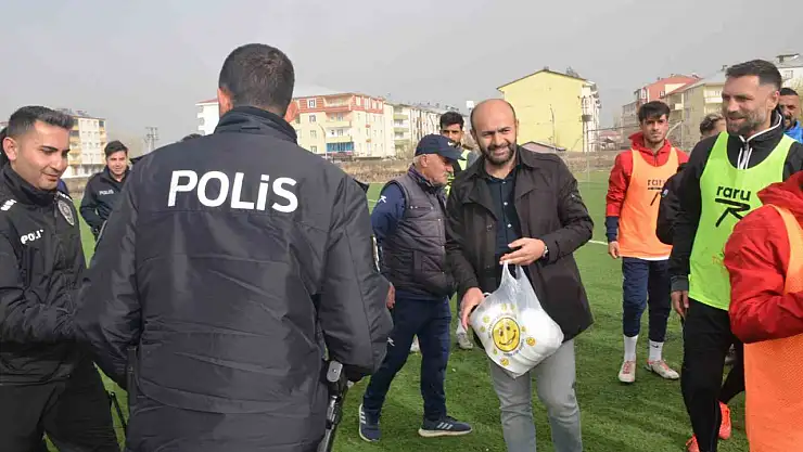 Bulanık'ta ihbara giden polislere pasta sürprizi
