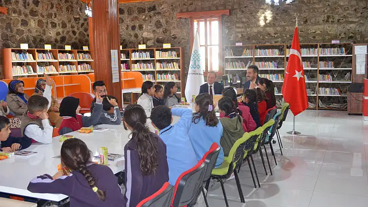 Bulanık'ta Öğrencilerle Kitap ve Sinema Buluşması