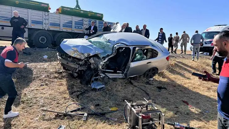 Bulanık'ta otomobil ile tır çarpıştı: 1 yaralı