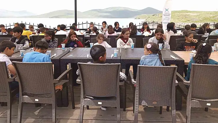 Bulanık'ta Yetim ve Öksüz Çocuklara Mutluluk Sürprizi