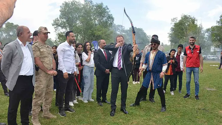 Bulanık'ta Yılsonu Şenliği: Öğrenciler Eğlence ve Öğrenmeyi Bir Arada Yaşadı