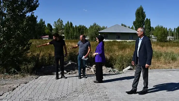 Bulanık Zafer Mahallesi'nde Yol Onarım ve Kilitli Parke Çalışmaları Sürüyor