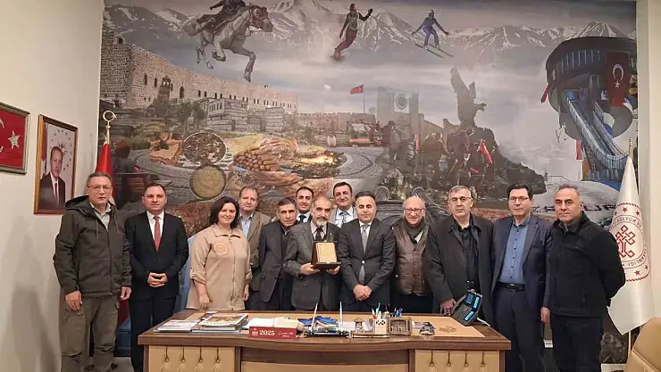 Büyük folklor araştırmacısı Muhsin Koç, 38 yılın ardından Erzurum'dan emekli oldu