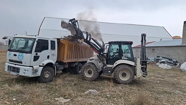 Çaldıran Belediyesi İlçe Genelinde Temizlik Çalışmalarını Sürdürüyor
