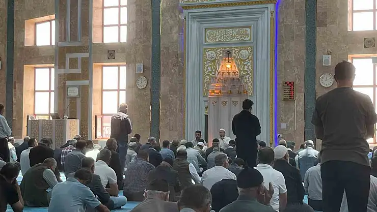 Çaldıran'da 15 Temmuz Şehitleri İçin Dualar ve Anma Töreni Düzenlendi