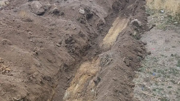 Çaldıran'da Alt Yapı ve Yol Çalışmaları Devam Ediyor