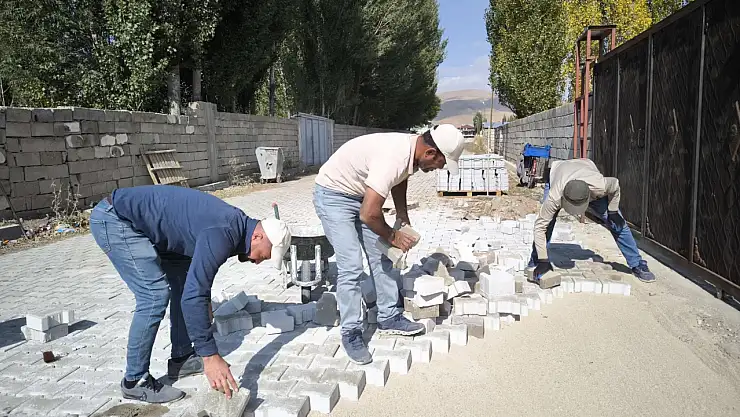 Çaldıran'da Bozulan Yollar Fen İşleri Ekipleri Tarafından Yenileniyor