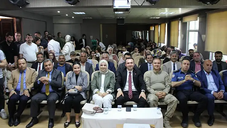 Çaldıran'da Hayat Boyu Öğrenme Haftası etkinliği Müzik, sergi ve coşku dolu anlar!