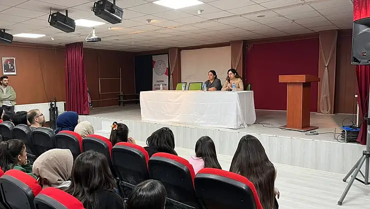 Çaldıran'da öğrencilere kariyer günleri etkinliği düzenlendi
