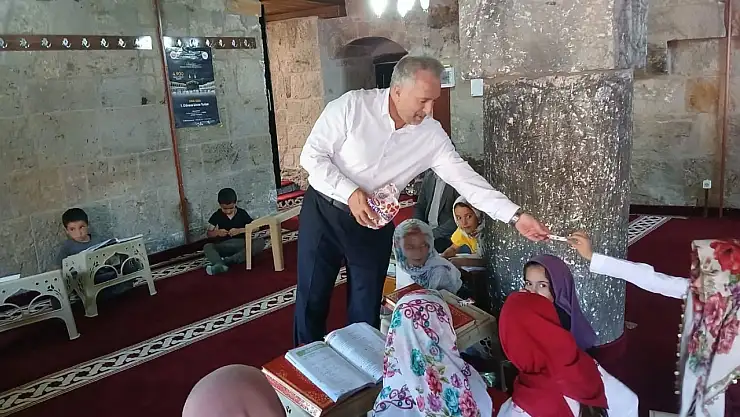 Camilerde Kur'an Kurslarıyla Yaz Dönemi Canlanıyor, Müftü Koçak Öğrencileri Ziyaret Etti