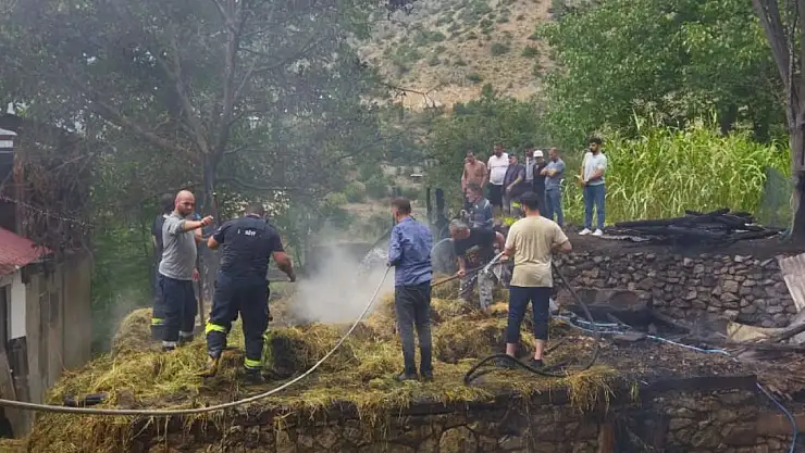 Çamlıkaya'daki Ahır Yangınına Hızlı Müdahale