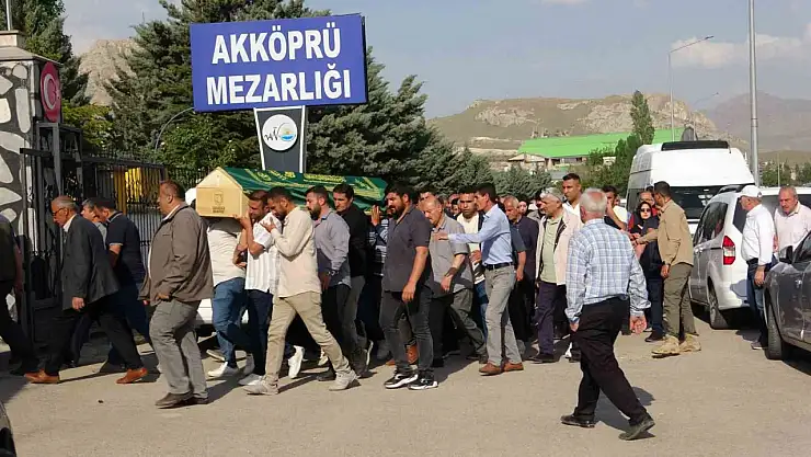 Çanakkale'de kaybolan İl Müdür Yardımcısı Adil Bartu, memleketi Van'da defnedildi