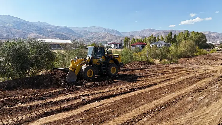 Çar Çayı Parkları ve Dere Kenarı Yeşil Alan Projesi'nde Çalışmalar Hızla Devam Ediyor