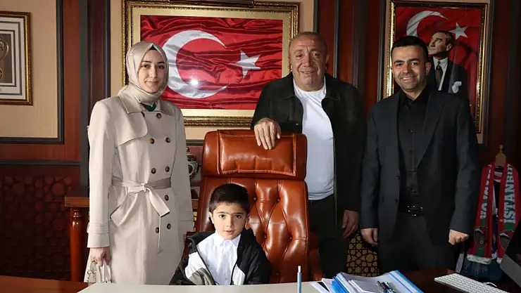 Çat Belediyesi'nde Koltuk Minik Başkana Emanet