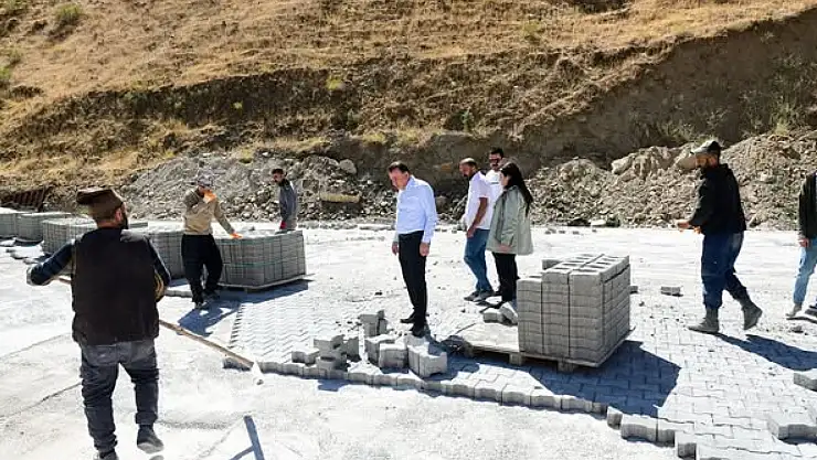 Çatak Belediyesi Eş Başkanları Küçük Sanayi Sitesi Çalışmalarını İnceledi