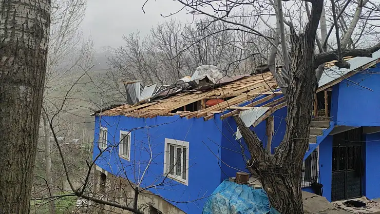Çatak'ta fırtına hasara neden oldu