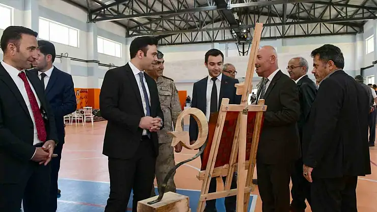 Çatak'ta Hayat Boyu Öğrenme Haftası kapsamında yılsonu sergisi gerçekleştirildi!