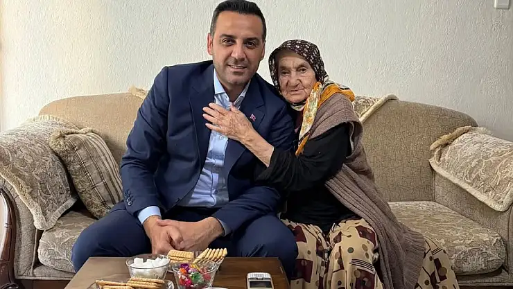 Çiğli Belediye Başkanı Onur Emrah Yıldız'ın Babaannesi Vefat Etti