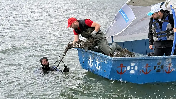 Çıldır Gölü'ndeki Hayalet Ağlar Temizlendi