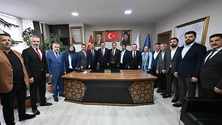 Cumhurbaşkanı Yardımcısı Cevdet Yılmaz, AK Parti Erzurum İl Başkanlığı'nı Ziyaret Etti