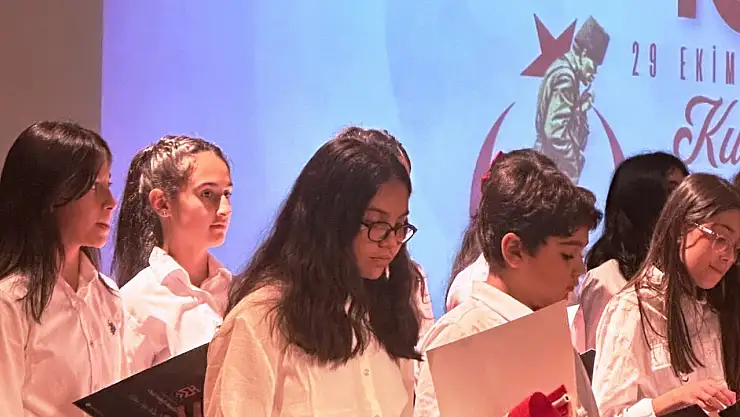 Cumhuriyet'in 102. yılı, Atatürk Üniversitesi Vakıf Okulları'nda coşkuyla kutlandı!