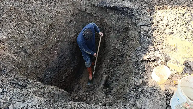 Cumhuriyet Mahallesi'nde su arızası kontrol altına alındı
