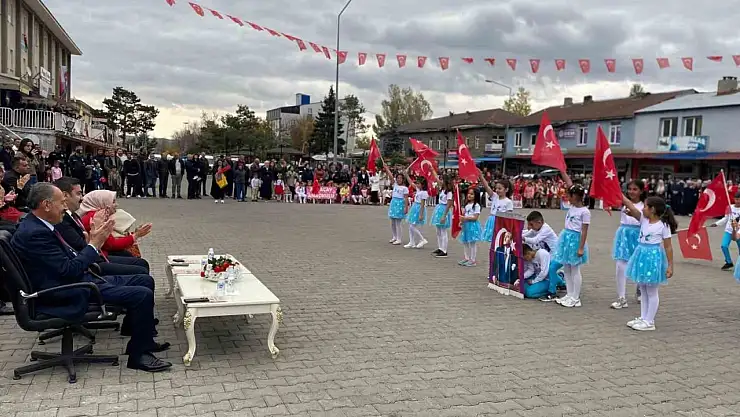 Cumhuriyetin 102. yılı Arpaçay'da coşkuyla kutlandı, etkinlikler büyük ilgi gördü