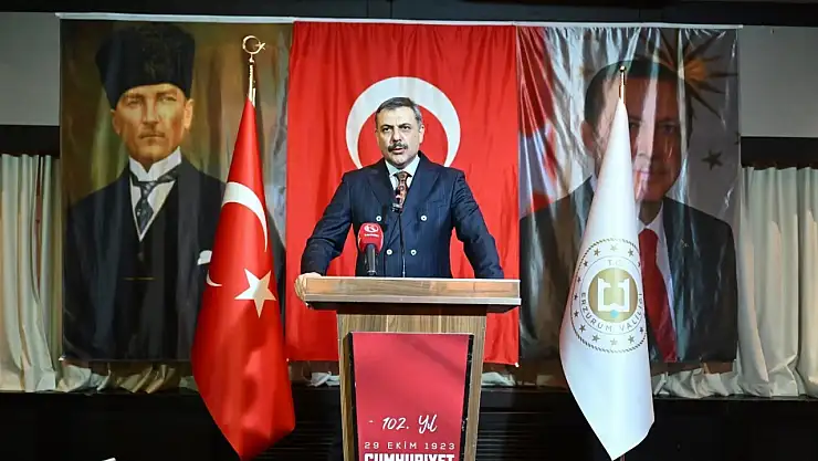 Cumhuriyetin 102. yılı kutlandı, Vali Çiftçi: Gençlerimiz en güçlü teminatımızdır