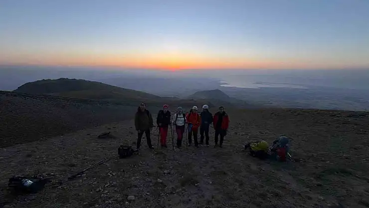 Dağcılar Süphan Dağı'na Akın Ediyor Yoğun İlgi Gözlemleniyor