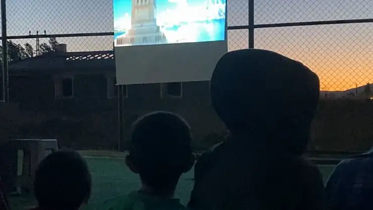 Dalbahçe Köyü'nde Kızılay'dan miniklere açık hava sinema gecesi