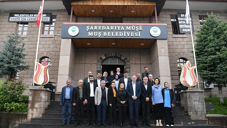 DEM Parti Eş Genel Başkanı Tuncer Bakırhan Muş Belediyesi'ni Ziyaret Etti