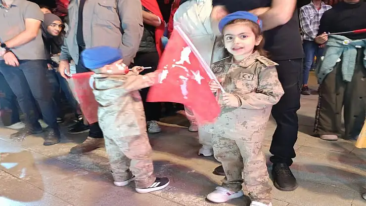 Demokrasinin zaferi Ağrı'da büyük katılımla anıldı