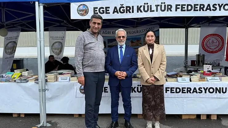 Dengbej Şakiro'nun kardeşi Halit Deniz, Ağrılı yazarlarla İzmir'de buluştu