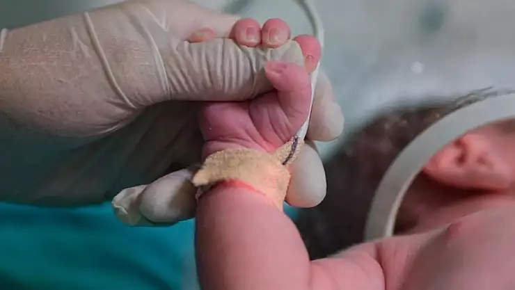 Denizli'de arkadaş dehşeti! Bebeği poşete koyup kaçırmaya çalıştı