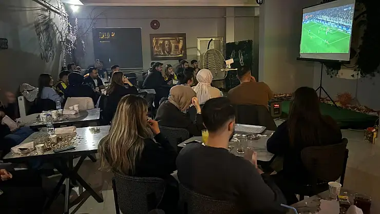 Derbi akşamı Ağrı'da kafeleri doldurdu