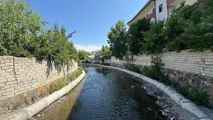 Patnos'ta taşkın önleme çalışmaları sürüyor