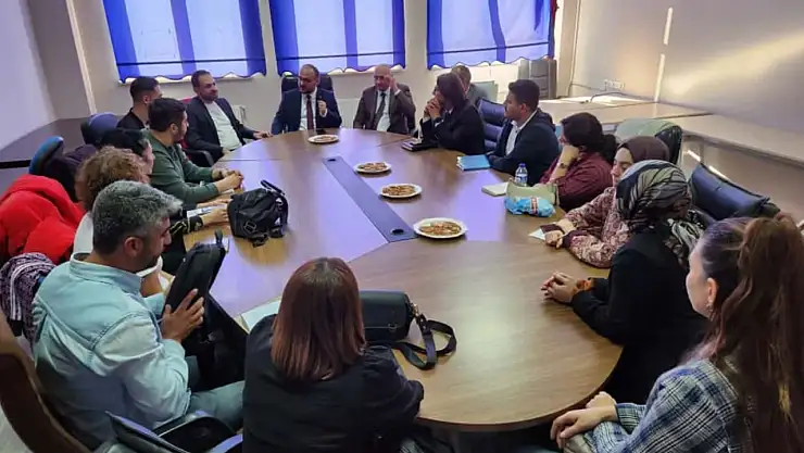Dicle'den Meriç'e Akademi Türkiye Lisansüstü Derslerinde Tarih ve Hakikat Konuşuldu