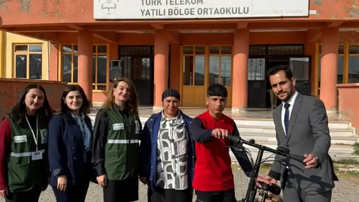 Digor'da Başarılı Öğrencilere Yeşilay'dan Bisiklet Ödülü
