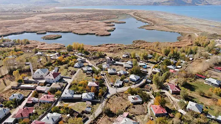 Dilkaya Deltası'nda Sonbahar: Kuşların Uğrak Noktası Renk Cümbüşüne Dönüşüyor