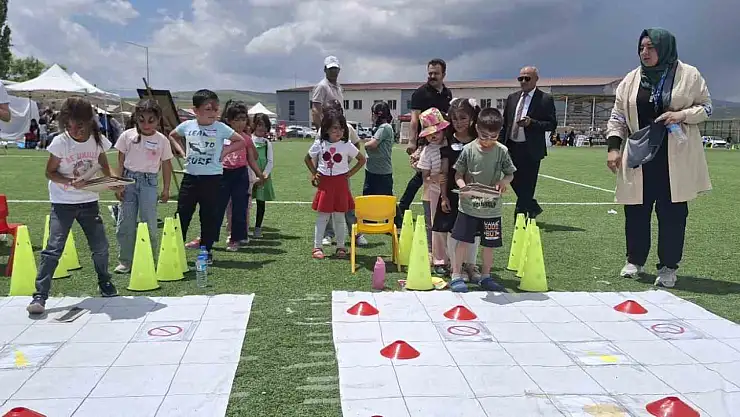Diyadin'de çocuklar sahneyi devraldı