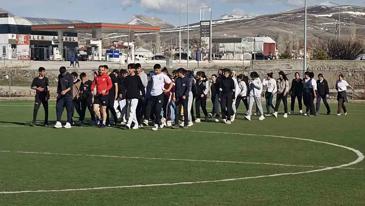 Diyadin'de gençler polislik hayaline ücretsiz kursla hazırlanıyor