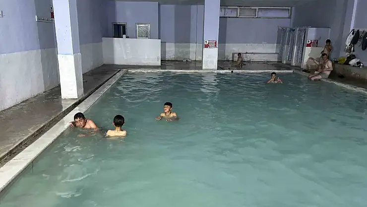 Diyadin'de kaplıca geleneğiyle birleşen sünnet merasimleri devam ediyor