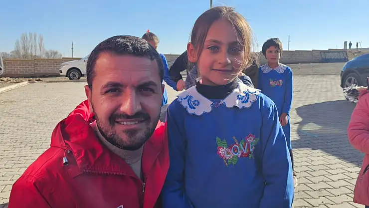 Diyadin'de 'Mutlu Et Mutlu Ol' etkinliği: Çocuklara hediye dağıtıldı