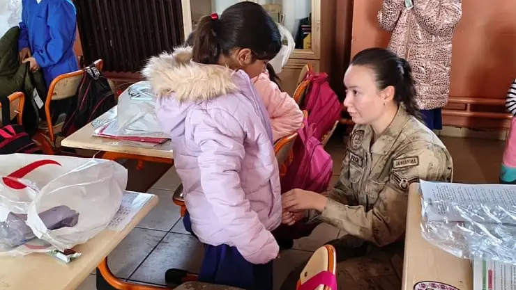 Diyadin'de öğrencilerin yüzünü güldüren ziyaret