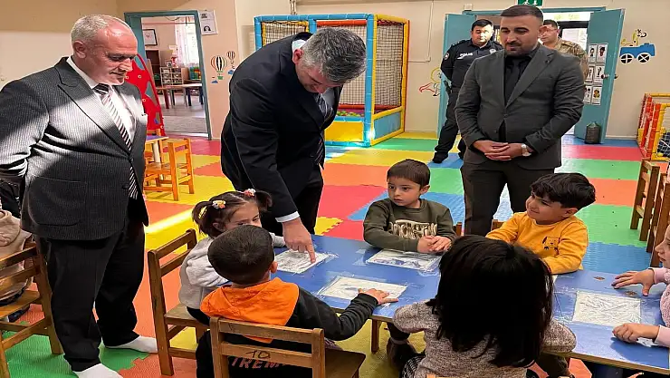 Diyadin Kaymakamı anaokulunu ziyaret ederek öğrencilerle bir araya geldi