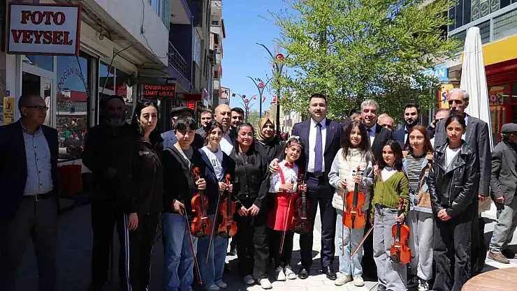 Diyadin sokaklarında 19 Mayıs rüzgarı esti