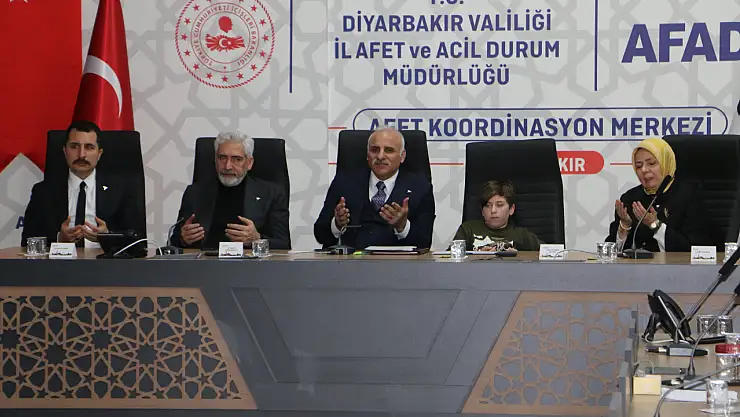 Diyarbakır'da 6 Şubat depreminde hayatını kaybedenler anıldı