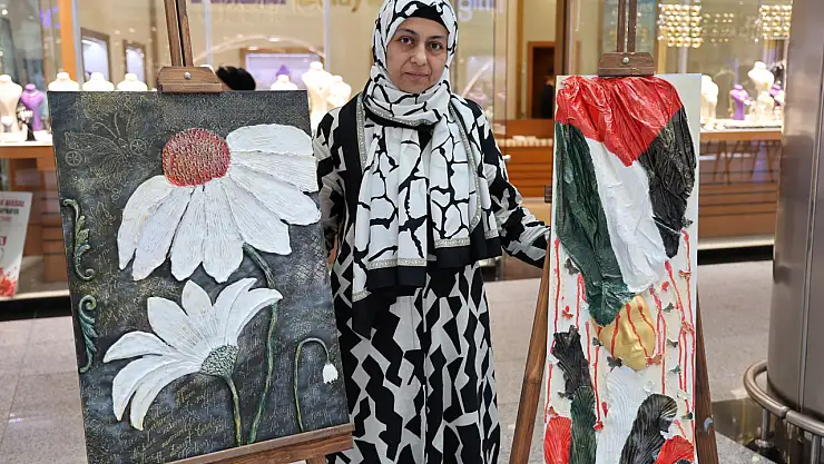 Diyarbakır'da kanser hastası öğretmen resim sergisinden elde ettiği geliri Gazze'ye bağışladı